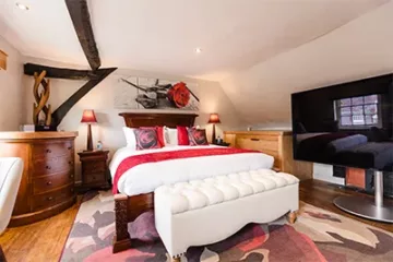 Quob Retreat Carousel_0007_Red Rose--3 Quob Retreat Carousel_0007_Red Rose--3