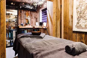 Quob Retreat Carousel_0010_Quob Park Rose Spa-5